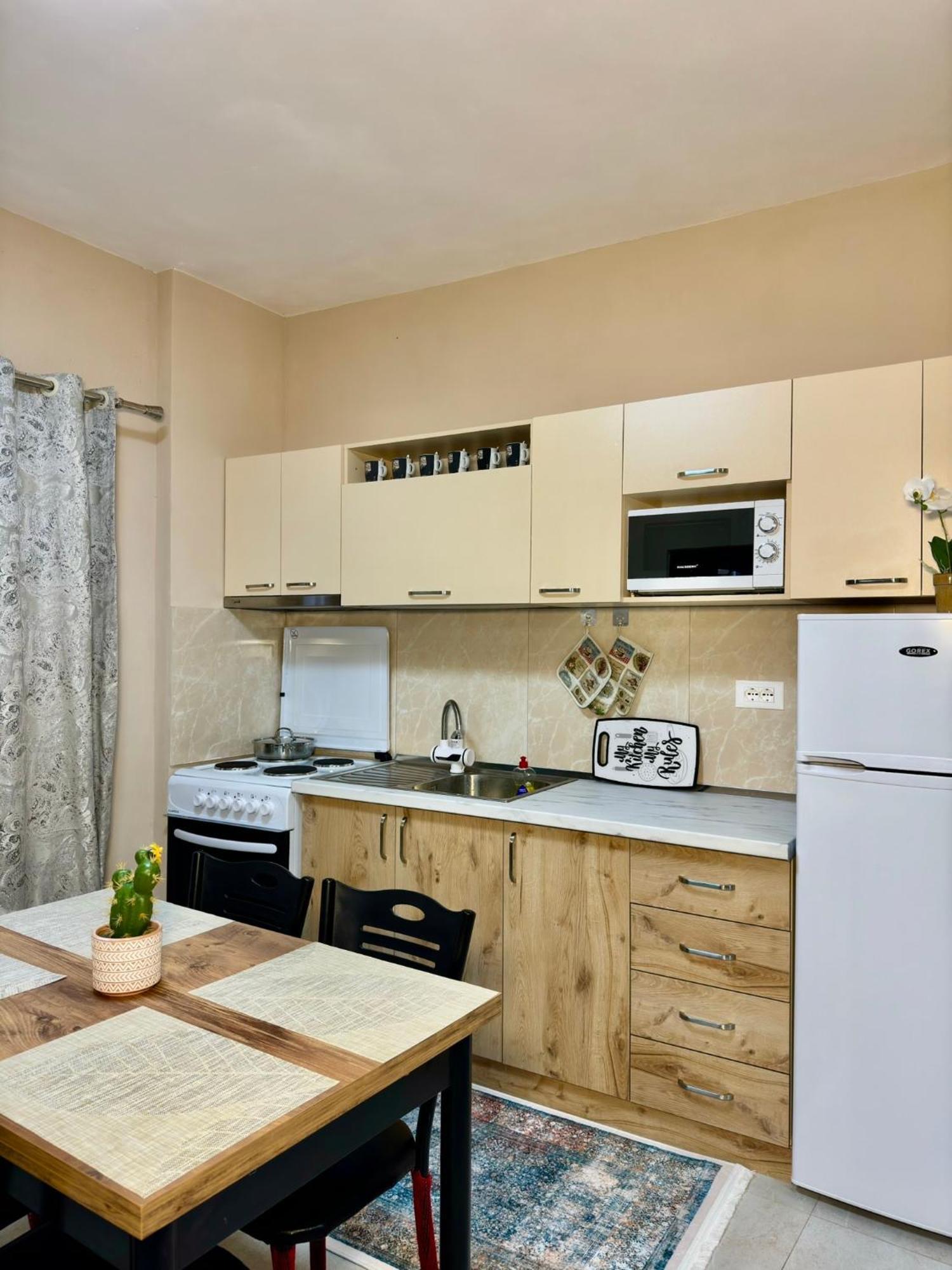 Shkodra Guest House & Trips Luaran gambar