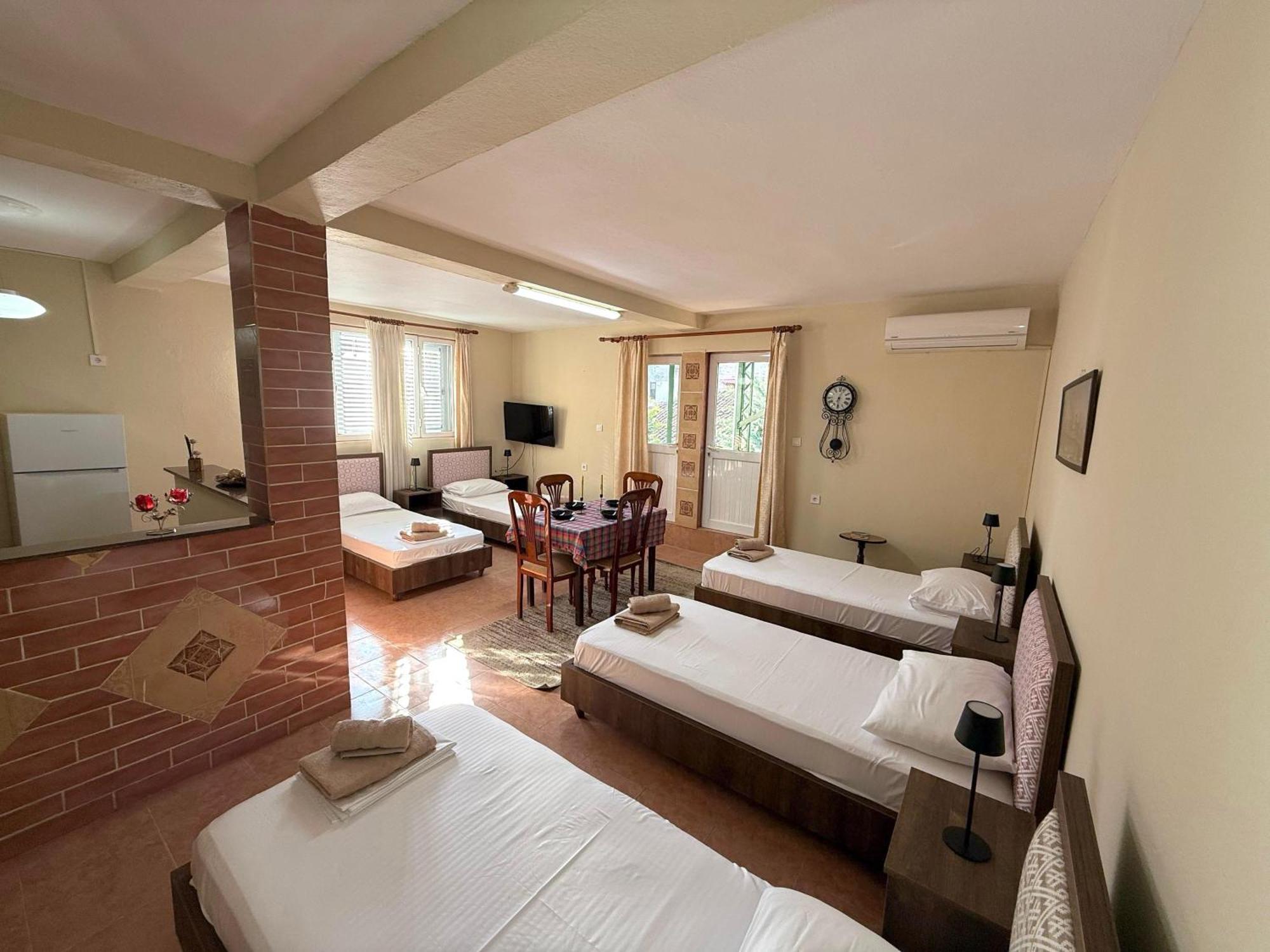 Shkodra Guest House & Trips Luaran gambar