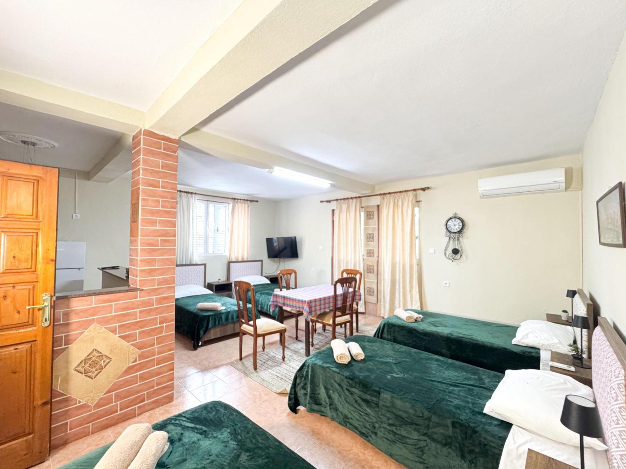Shkodra Guest House & Trips Luaran gambar